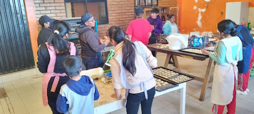EQUIPAMIENTO DE TALLERES DE REPOSTERÍA Y COSTURA PARA AMPLIAR LA CAPACITACIÓN A PERSONAS DE BAJOS RECURSOS